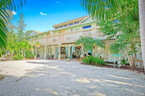 Newly remodeled 8-steps to sand path of Beach!